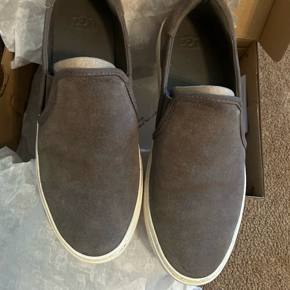 EUC UGG gray slip on sneaker; size 9
